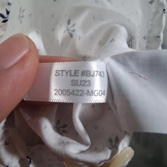 J Crew Classic Button Down Long Sleeve Shirt Mens Size LT White Floral Print - Picture 8 of 8